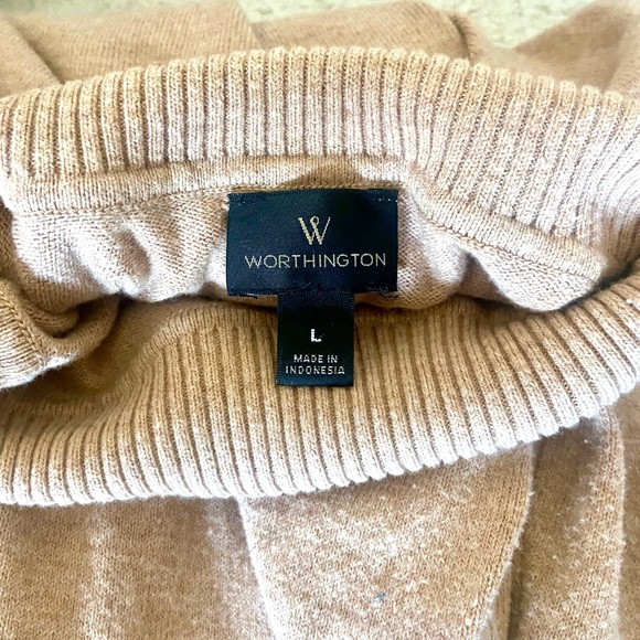 Nice soft sweater!  Worn once! - Picture 5 of 6